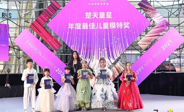 簪中录黄梓瑕因为太累了晕倒_簪中录黄梓瑕变回女装_黄梓瑕什么时候变回女