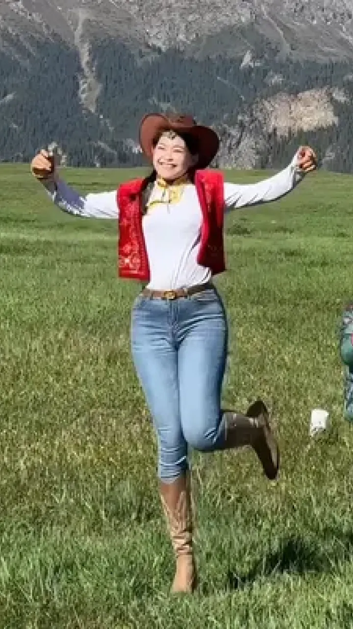 爱笑会议室20240919_会议室开会实拍_会议室室内效果图