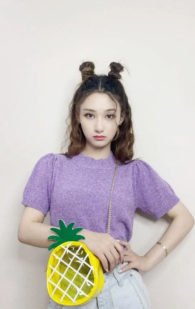 怎么扎丸子头简单好看_扎简单的丸子头视频_最好看的丸子头怎么扎