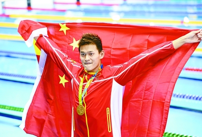 男子200米自由泳决赛颁奖仪式_游泳比赛颁奖视频_男子游泳4×100米决赛