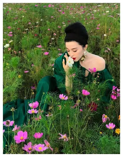 范冰冰走红毯礼服视频_范冰冰礼服高级定制_走红视频范冰冰礼服毯子图片
