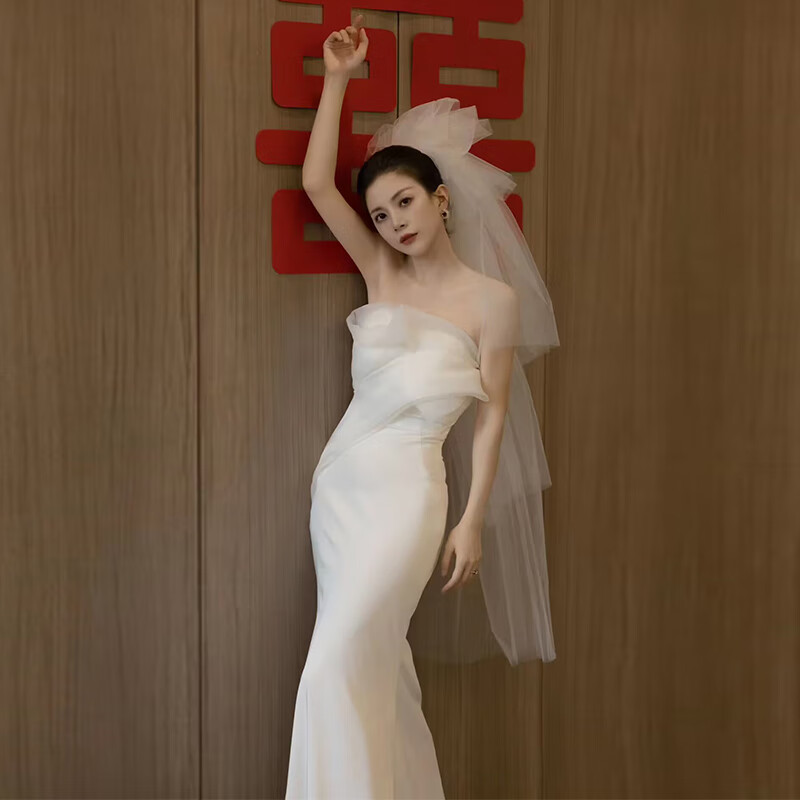 穿婚纱可以穿抹胸嘛_抹胸婚纱容易掉吗_穿抹胸婚纱要掉是怎么回事？