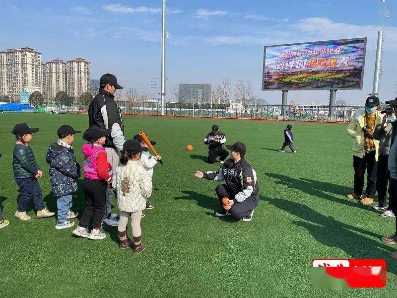 四年级垒球怎么玩_小学生垒球比赛用球_小学垒球规则简单说明