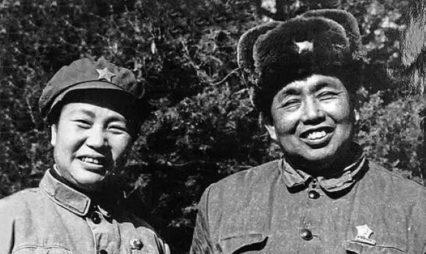 军棋扛旗的时候可不可以被打_什么棋子可以扛军旗_军棋扛旗扛自己的吗